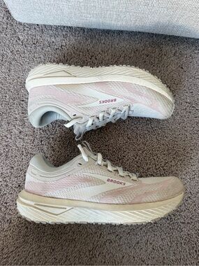 Brooks Women's Running Shoes - Pale Pink & White